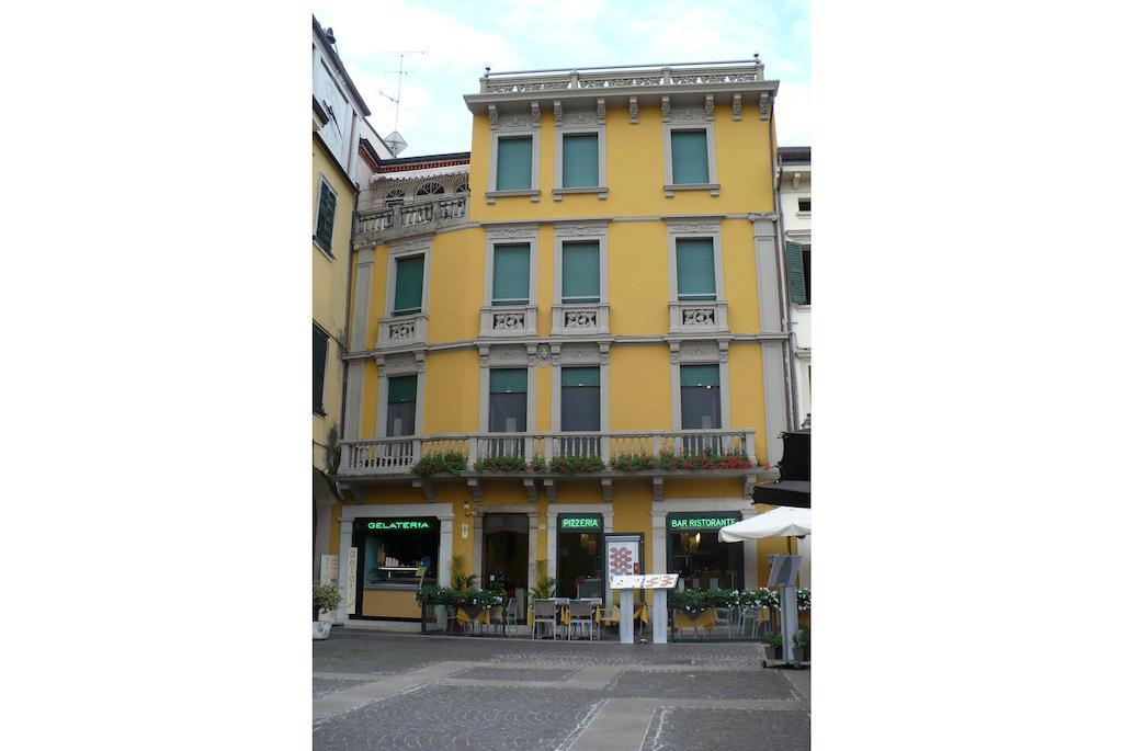 Aparthotel All'Orologio Peschiera del Garda Exterior photo